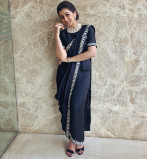 Nikki Galrani feet photo thumbnail