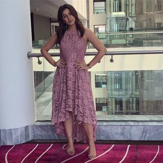 Nikki Galrani feet photo thumbnail