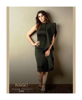 Nikki Galrani feet photo thumbnail