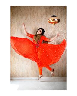 Nikki Galrani feet photo thumbnail