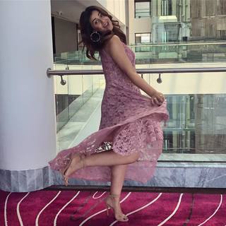 Nikki Galrani feet photo thumbnail