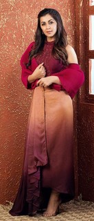 Nikki Galrani feet photo thumbnail
