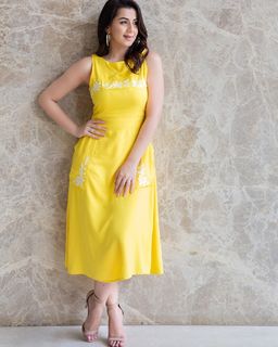 Nikki Galrani feet photo thumbnail