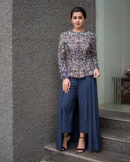 Nikki Galrani feet photo thumbnail