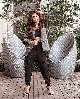 Nikki Galrani feet photo thumbnail