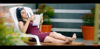 Nikki Galrani feet photo thumbnail