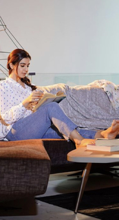 Nikki Galrani feet photo thumbnail