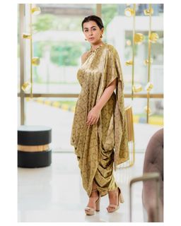 Nikki Galrani feet photo thumbnail