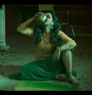Nikki Galrani feet photo thumbnail