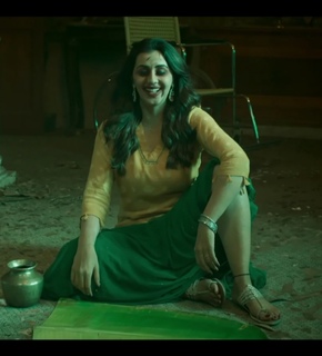 Nikki Galrani feet photo thumbnail