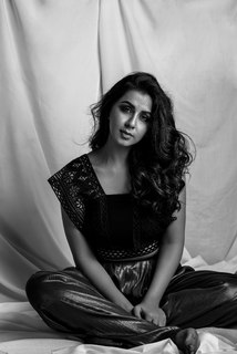 Nikki Galrani feet photo thumbnail