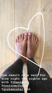 Nikki Garcia feet photo thumbnail