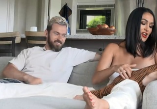 Nikki Garcia feet photo thumbnail