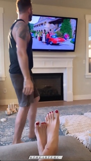 Nikki Garcia feet photo thumbnail
