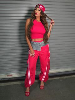 Nikki Garcia feet photo thumbnail