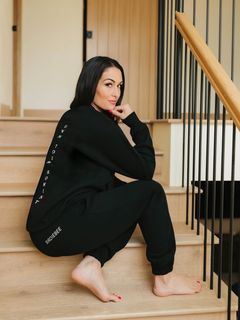 Nikki Garcia feet photo thumbnail