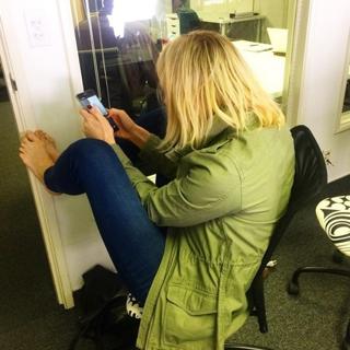 Nikki Glaser feet photo thumbnail