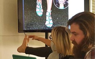 Nikki Glaser feet photo thumbnail