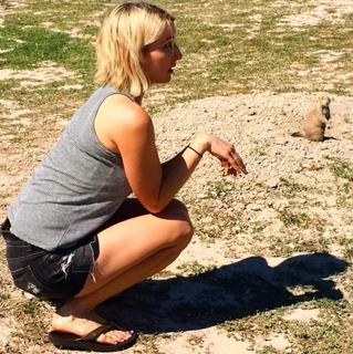 Nikki Glaser feet photo thumbnail