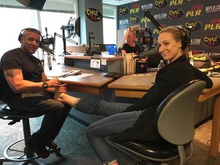 Nikki Glaser feet photo thumbnail