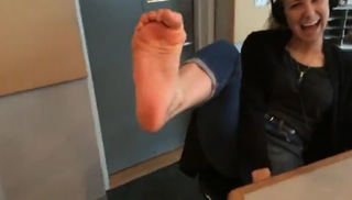 Nikki Glaser feet photo thumbnail