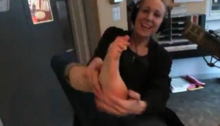 Nikki Glaser feet photo thumbnail