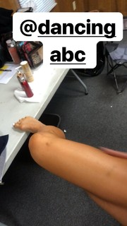 Nikki Glaser feet photo thumbnail