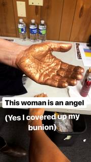 Nikki Glaser feet photo thumbnail