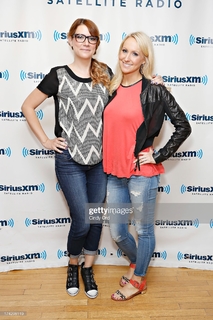 Nikki Glaser feet photo thumbnail