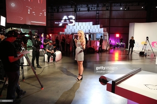 Nikki Glaser feet photo thumbnail
