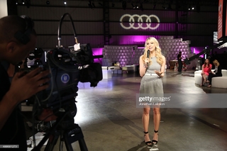 Nikki Glaser feet photo thumbnail