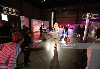 Nikki Glaser feet photo thumbnail