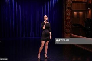 Nikki Glaser feet photo thumbnail