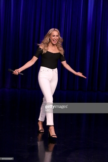 Nikki Glaser feet photo thumbnail