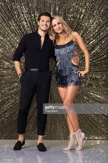 Nikki Glaser feet photo thumbnail