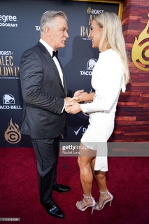 Nikki Glaser feet photo thumbnail