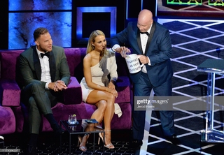 Nikki Glaser feet photo thumbnail