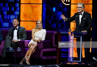 Nikki Glaser feet photo thumbnail