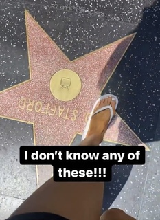 Nikki Glaser feet photo thumbnail