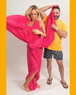 Nikki Glaser feet photo thumbnail