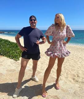Nikki Glaser feet photo thumbnail