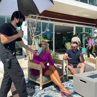 Nikki Glaser feet photo thumbnail