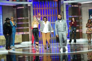 Nikki Glaser feet photo thumbnail
