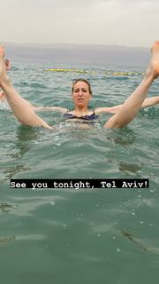 Nikki Glaser feet photo thumbnail
