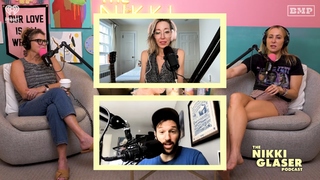 Nikki Glaser feet photo thumbnail