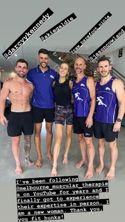Nikki Glaser feet photo thumbnail