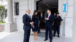 Nikki Haley feet photo thumbnail