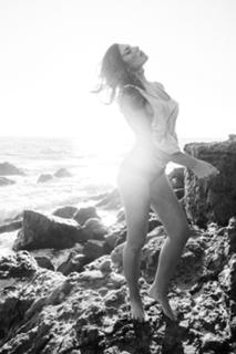 Nikki Howard feet photo thumbnail