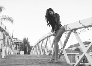 Nikki Howard feet photo thumbnail