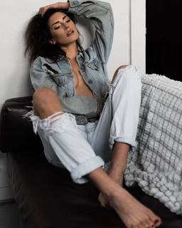 Nikki Howard feet photo thumbnail